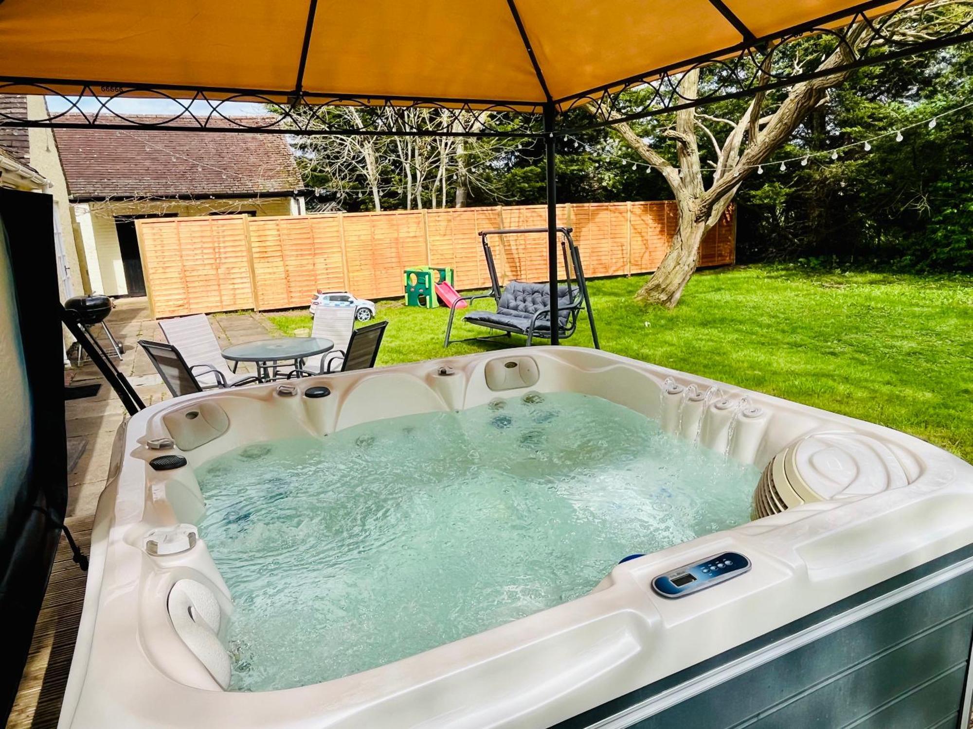 Rural Lodge Stay In Windsor! Hot Tub! Sleeps 20 Bray Extérieur photo