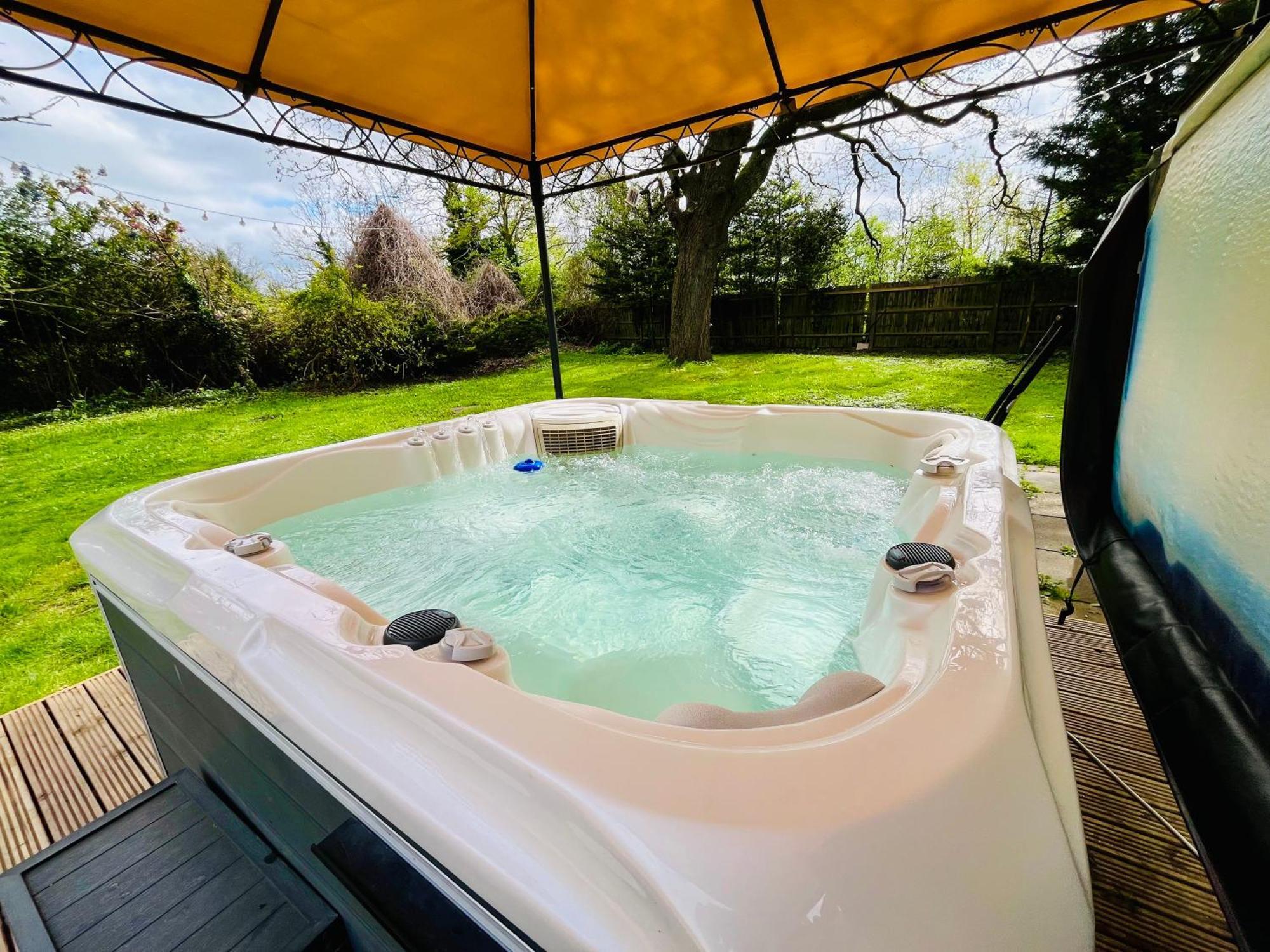 Rural Lodge Stay In Windsor! Hot Tub! Sleeps 20 Bray Extérieur photo
