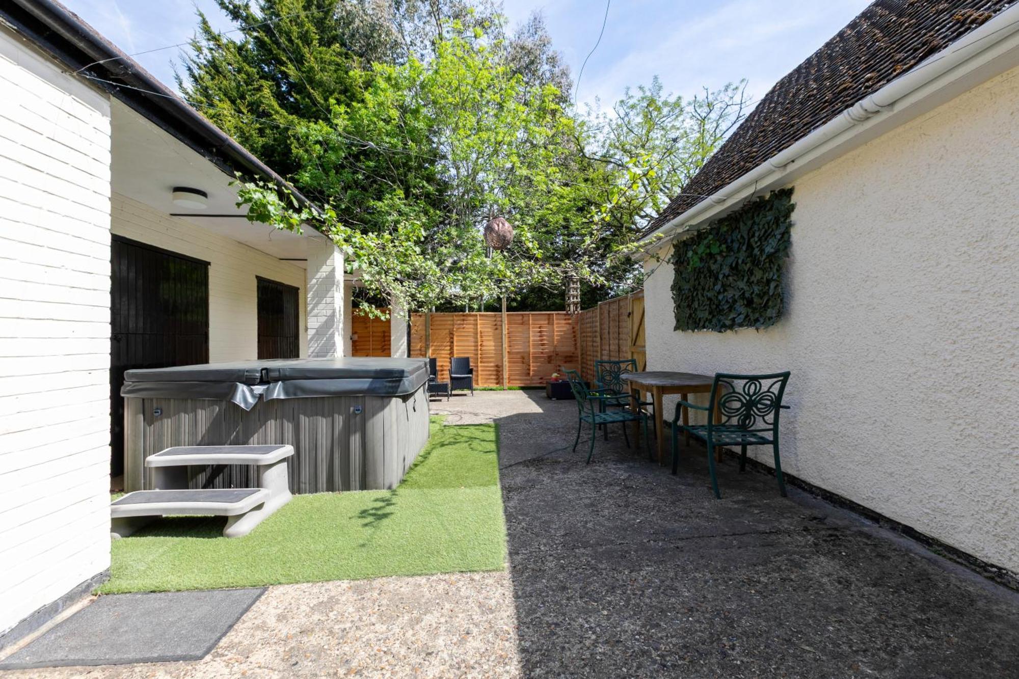 Rural Lodge Stay In Windsor! Hot Tub! Sleeps 20 Bray Extérieur photo